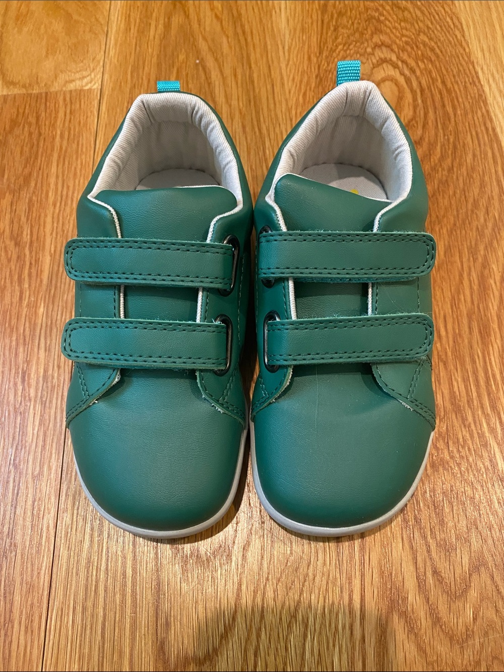 Kids NWOT Ten Little Green Velcro Sneakers